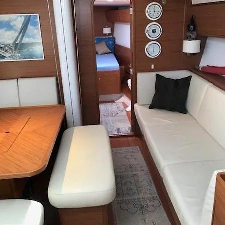 Botel Sailtrainingvessel Patricia